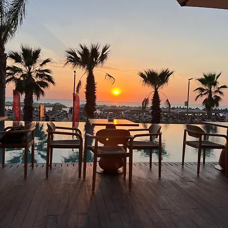 Freskia * Golem (Tirana)